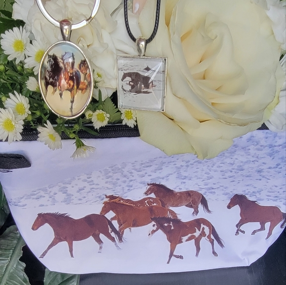 HORSE pouch, horse keychain and handcrafted glass horse pendant.Nwt* - Picture 1 of 6